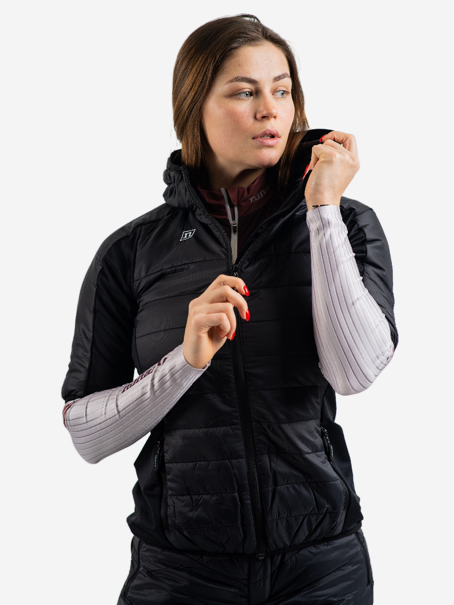 271221-0001 Жилет с капюшоном жен. NONAME SKI VEST 21-24 WOS, цв.черный 