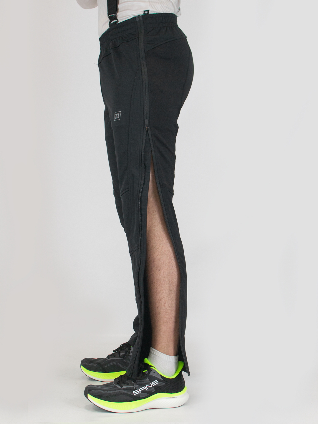 2000755-0001 Брюки разминочные унисекс NONAME FLOW IN MOTION PANTS 15 UNISEX, цв. черный